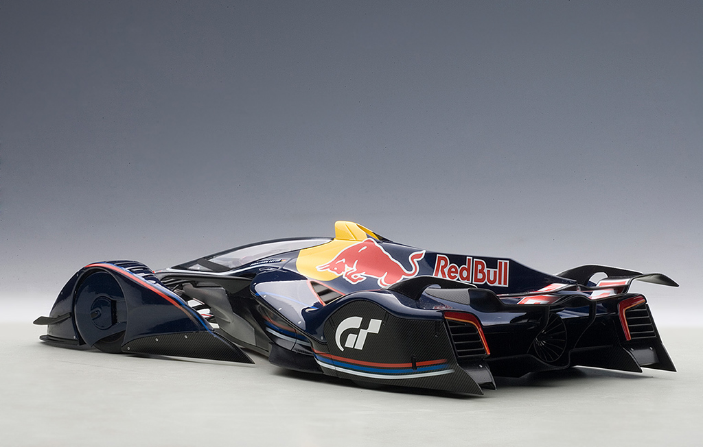 オートアートが「レッドブル X2014 ファンカー」の1 / 18精密ダイ