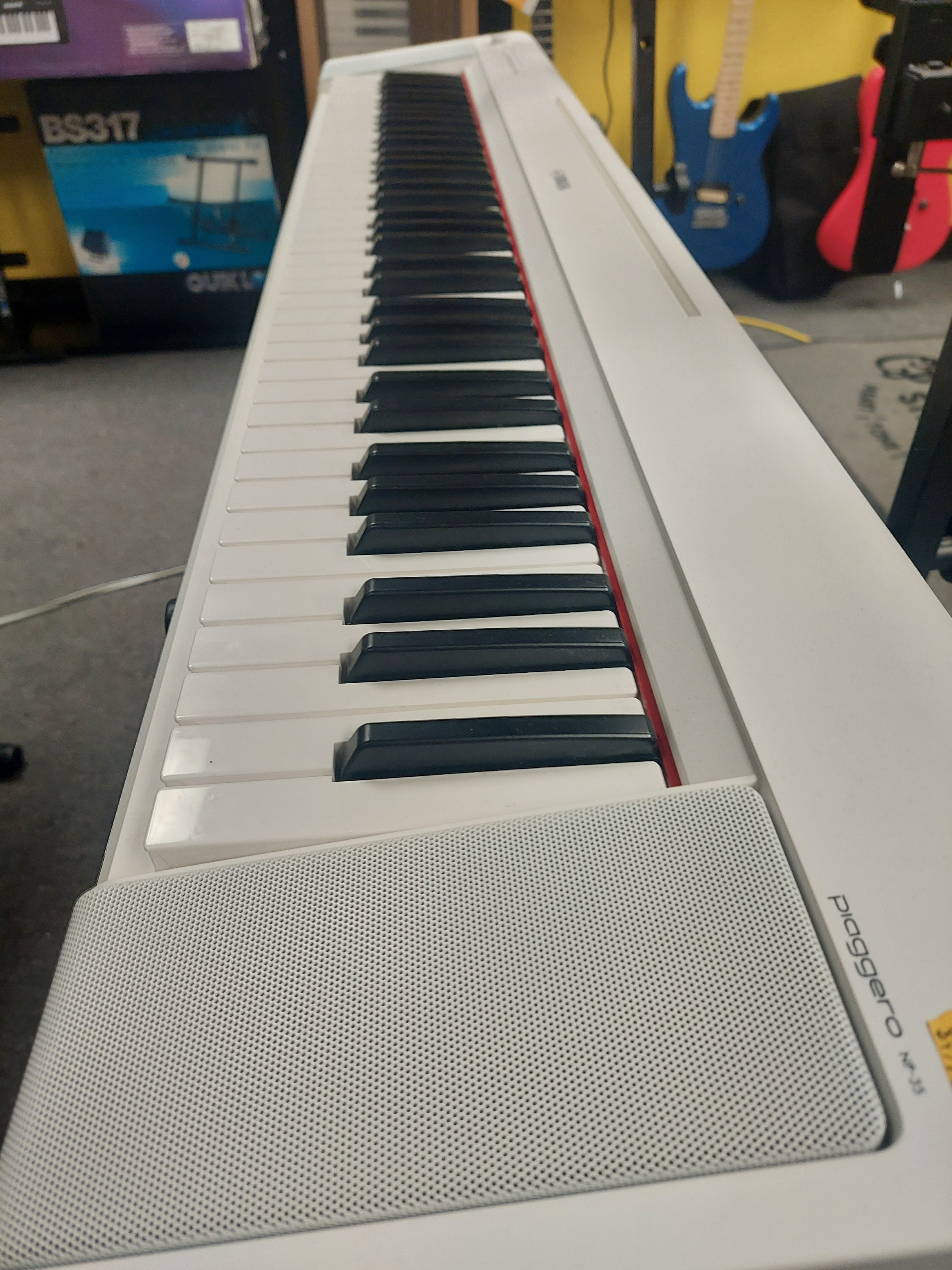 Yamaha Piaggero NP-35 Digital Piano - White – Granata Music Ltd