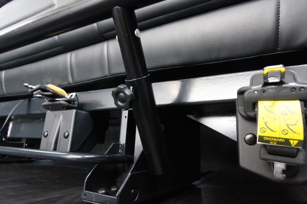 収納スペースを確保してバイク2台の積載を実現！8ナンバーキャンピング