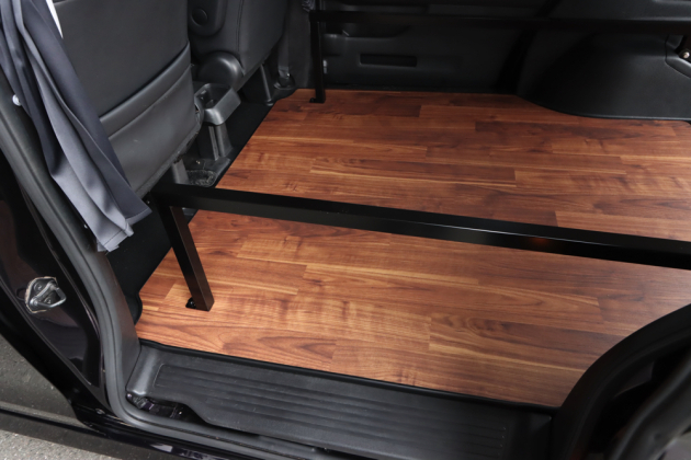 ステップワゴンのシートを取外してフロアパネルを設置しました