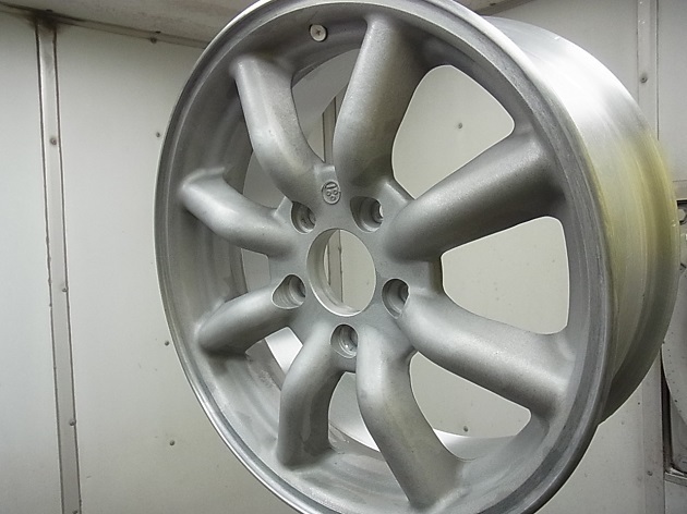 新品ワタナベホイールを塗膜強化目的でガンメタマット粉体塗装｜アルミ