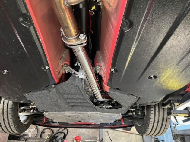 GR86 ZN8にトラスト GReddyフロントパイプを取り付け！｜チューニング