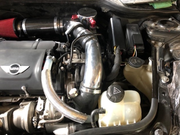 ミニ クラブマン クーパーS R55 トラストオイルキャッチタンク取り付け