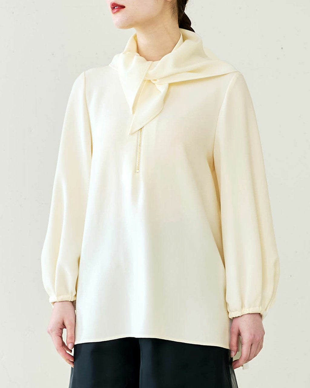 ドレープWクロス・ キーネックブラウス/DoCLASSE