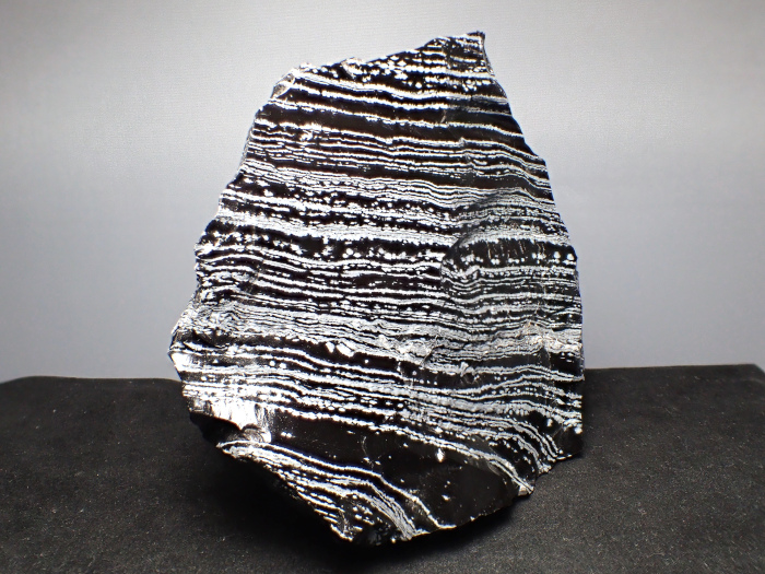 長野県和田峠産 黒曜石 (Obsidian / Japan) - 鉱物標本販売店