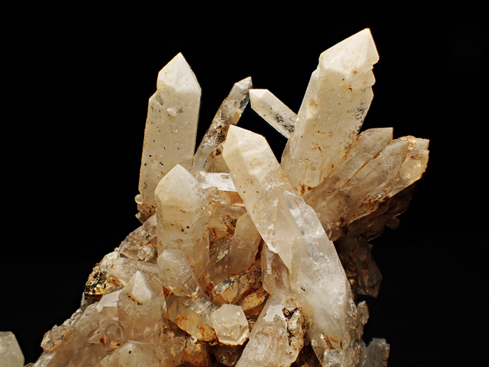 奈良県天川村産 水晶、珪灰鉄鉱＆方解石 (Quartz, Ilvaite & Calcite