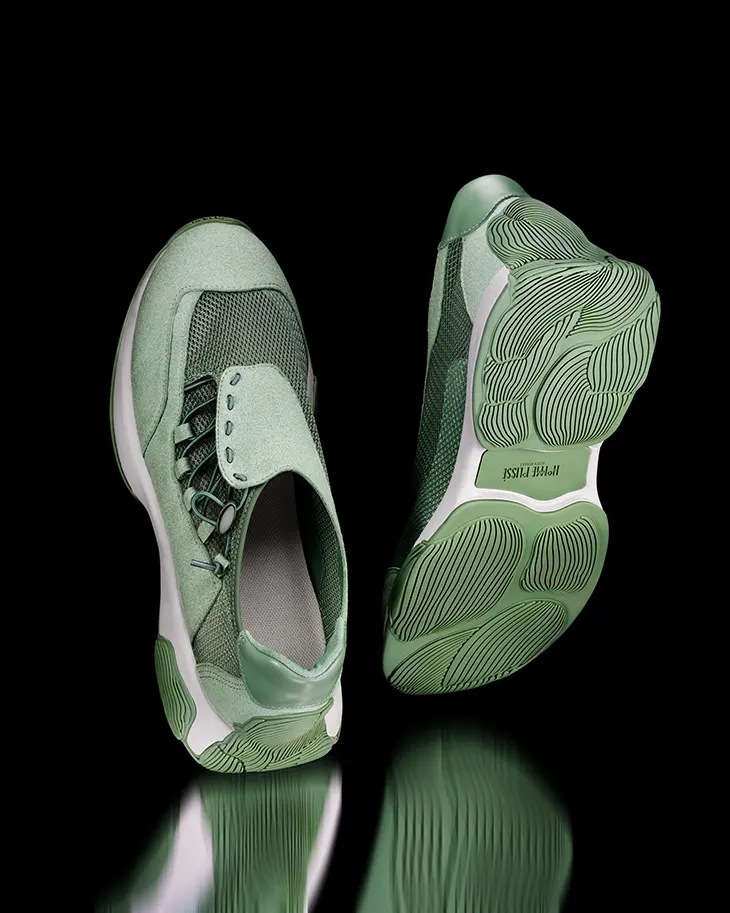 HOMME PLISSÉ ISSEY MIYAKE Presents BREEZE Sneakers