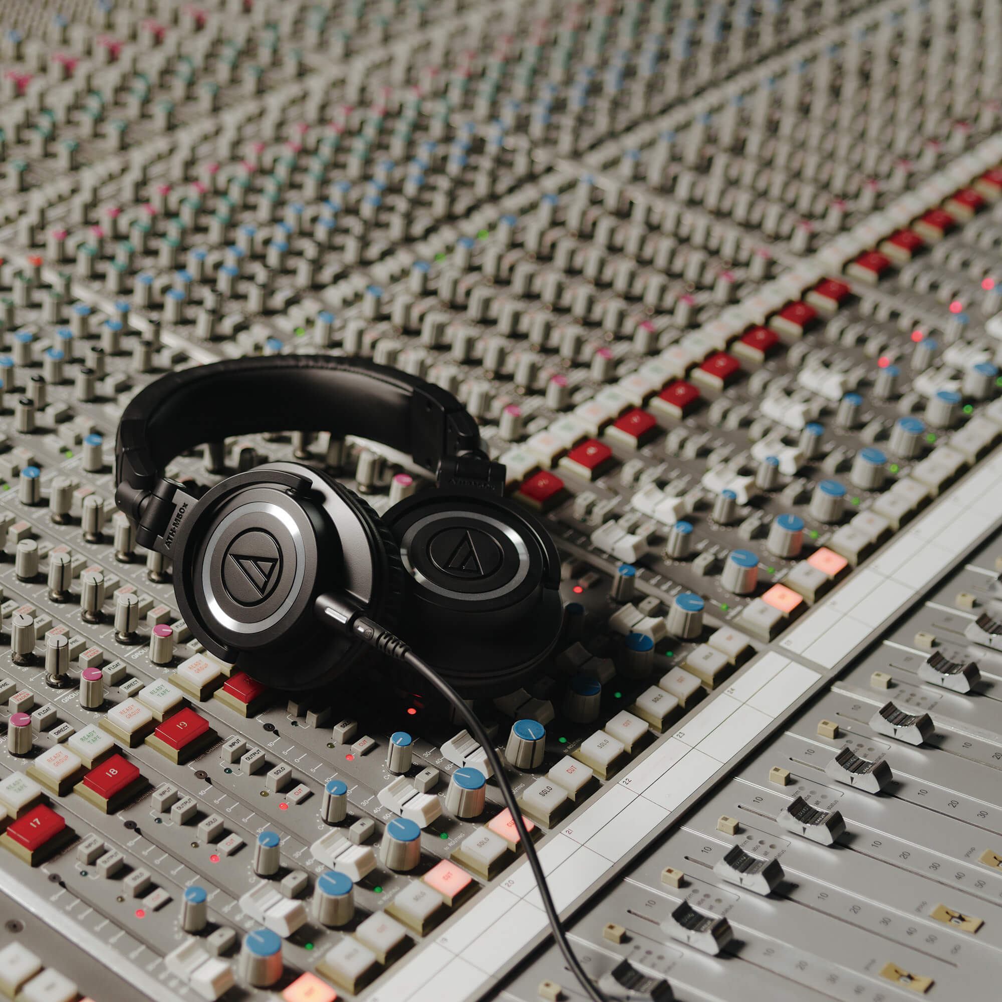 FONE DE OUVIDO ATH-M50X - Dat Som Instrumentos Musicais