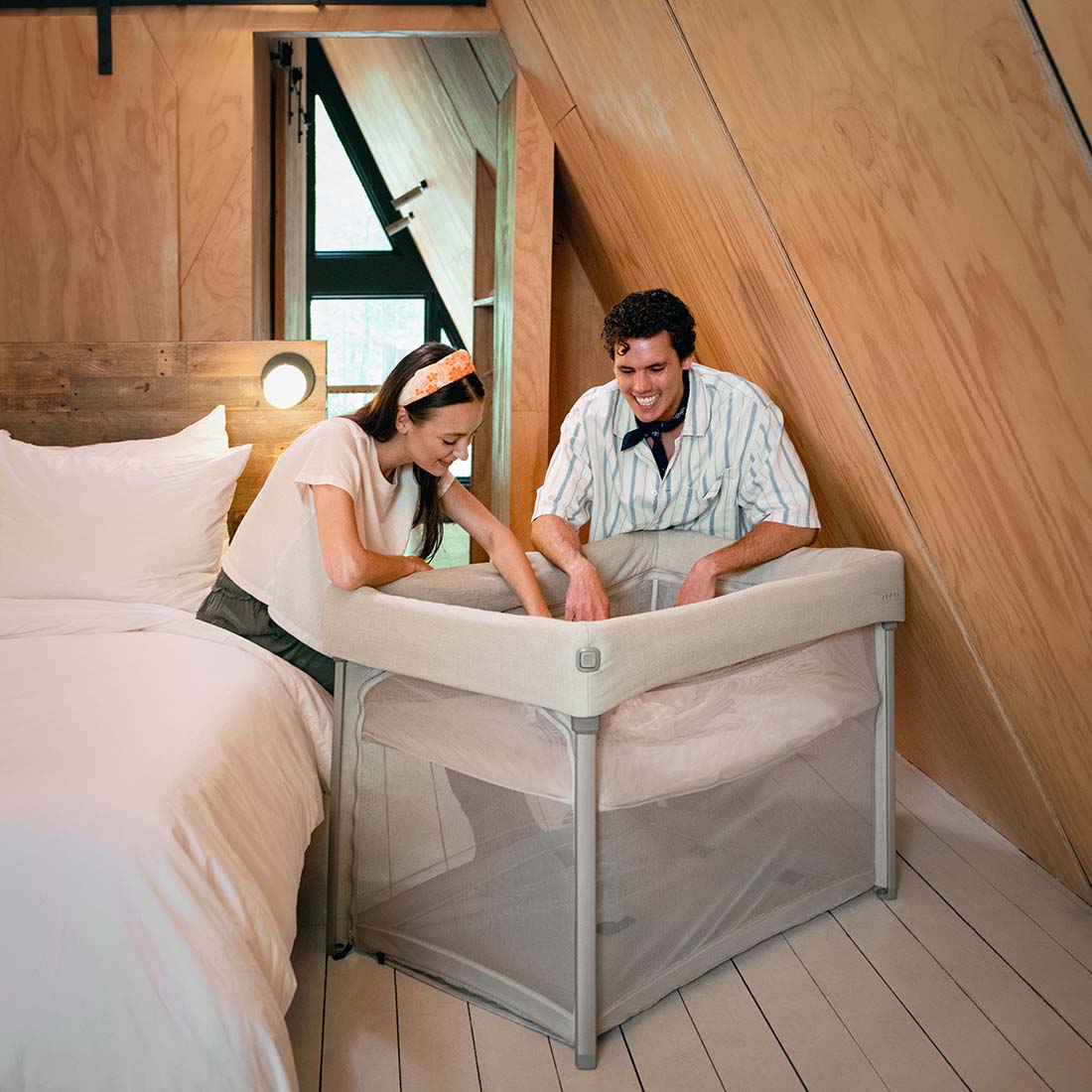 nuna ベビーベッド パール/キャビア(キャビア): 家具・インテリア雑貨