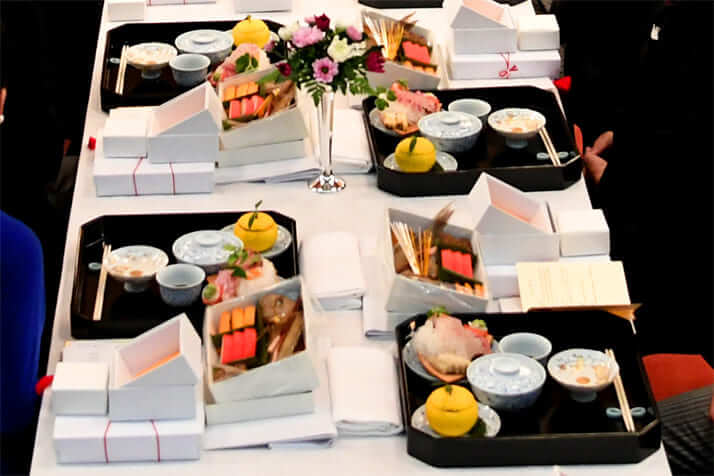 天皇即位を祝う「饗宴の儀」晩餐会のメニューが、29年前の「即位の礼