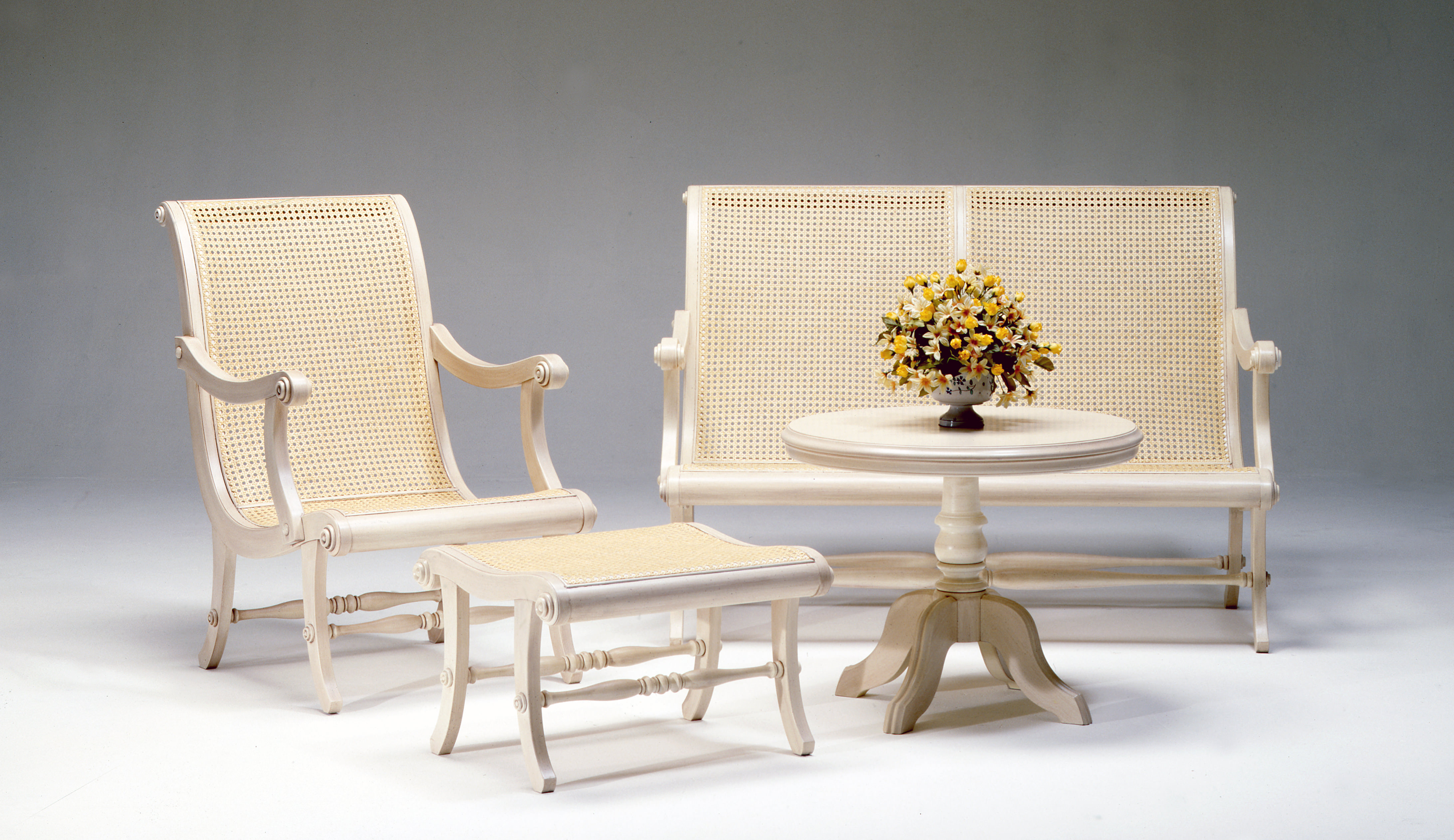 Living Collection│横浜クラシック家具「ダニエル」