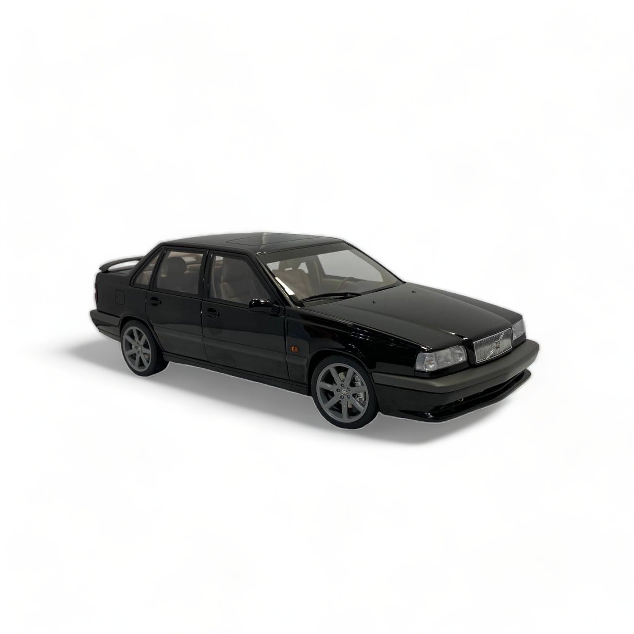 Autoart Volvo 850R Sedan - Black (1996, 1/18 Scale) Model Car