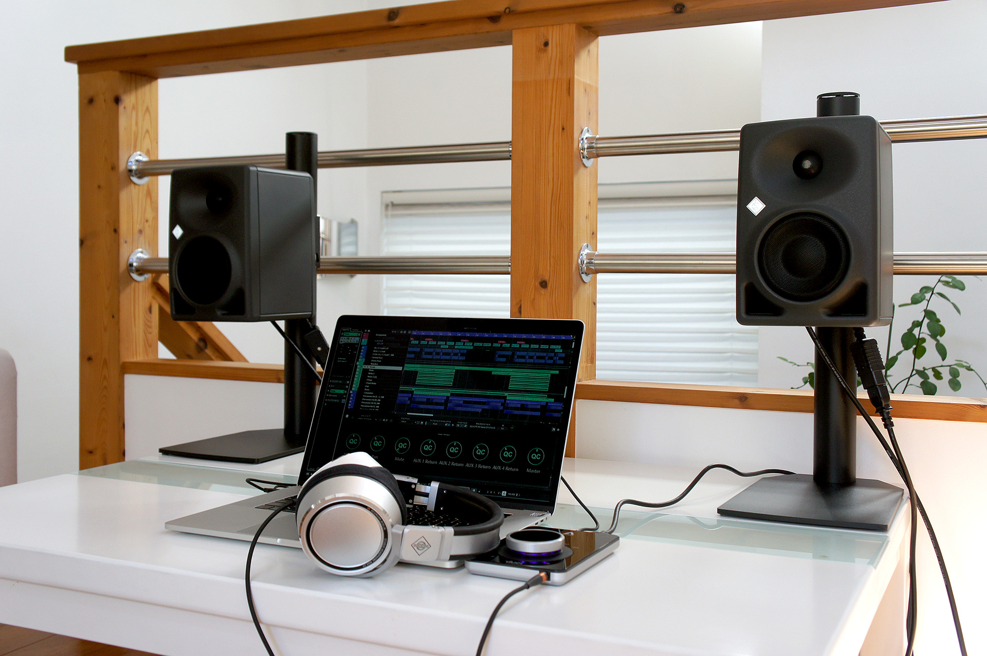 スピーカー購入で25,000円以上するスタンドがもらえる!? NEUMANN KH 80