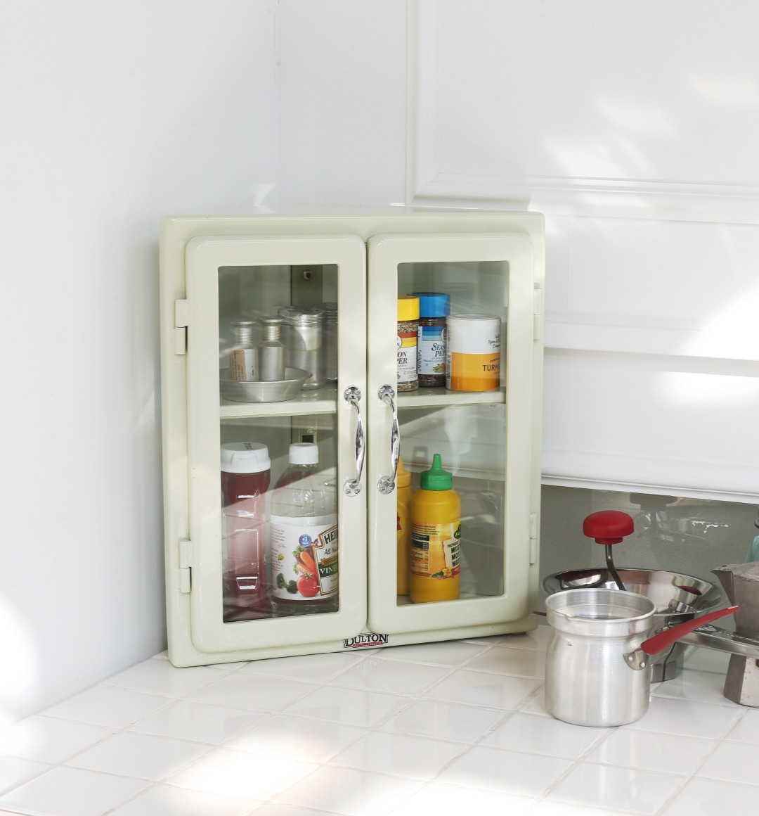 オールドアメリカンなキャビネット｜時代を越えても劣化することのない