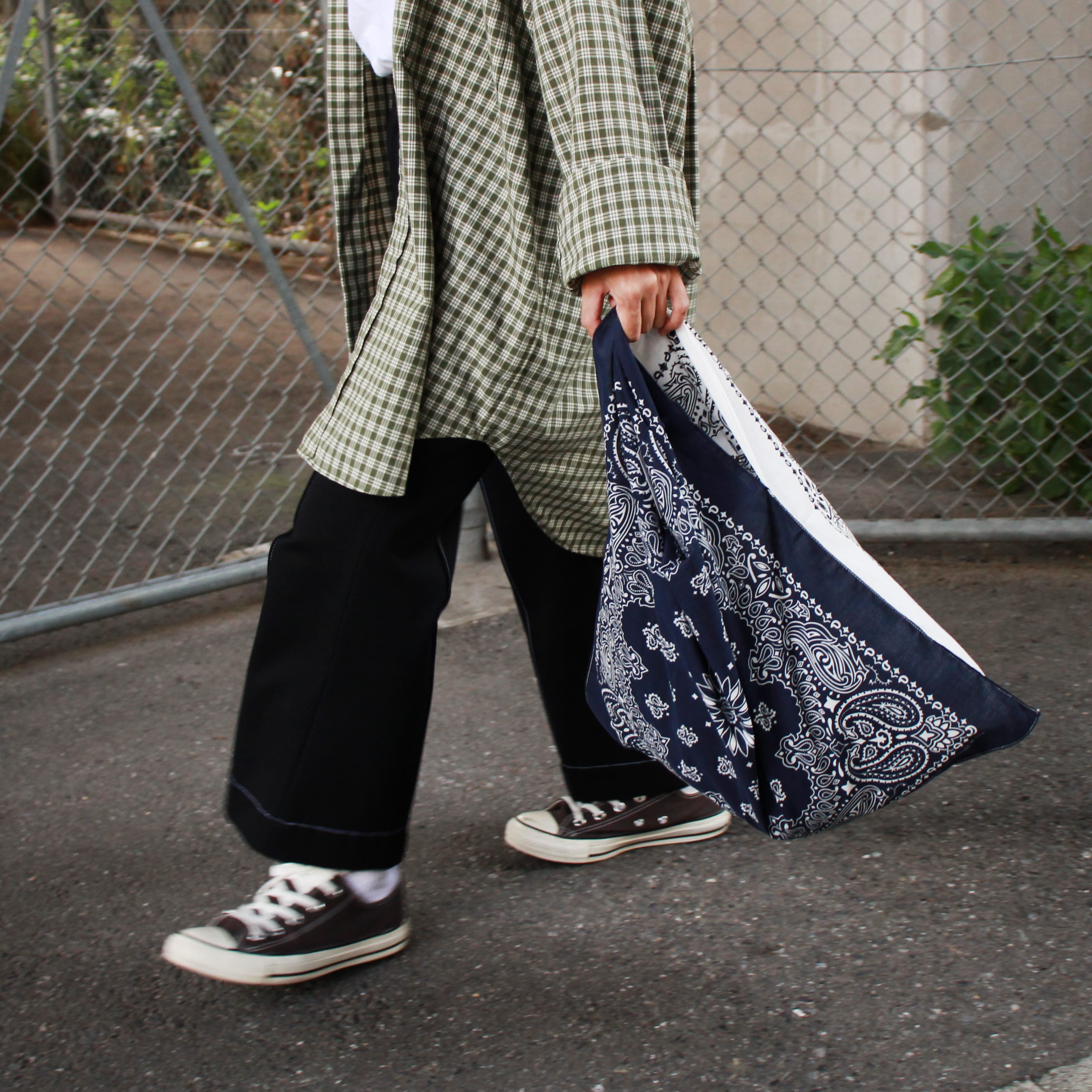 DULTON ONLINE SHOP | HAVAHANK PAISLEY BI COLOR BAG NAVY/WHITE(NAVY