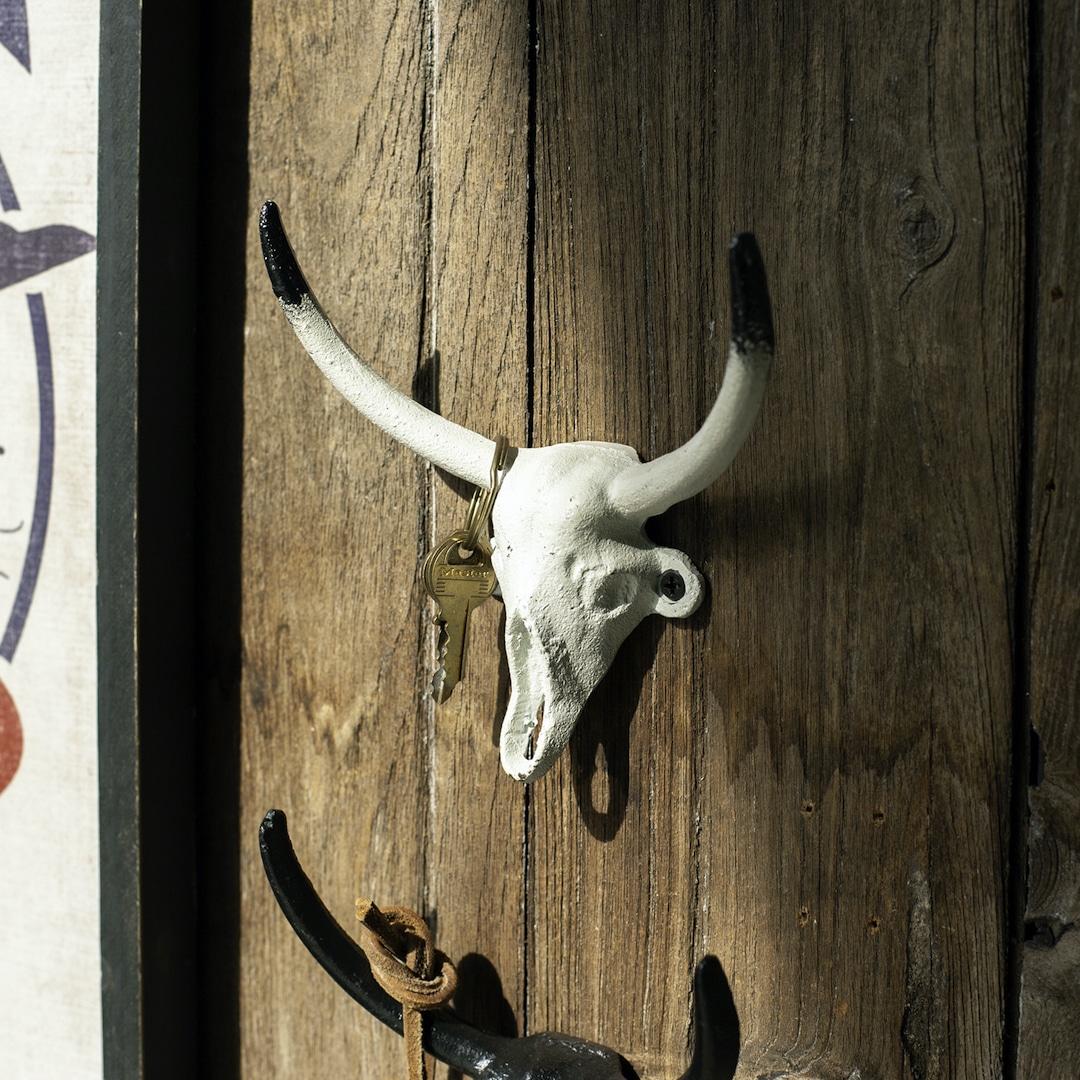 DULTON ONLINE SHOP | BULL SKULL HOOK C.IVORY(CLASSIC IVORY