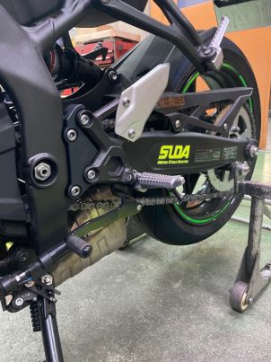 ZX-25R 新作！バックステップ（セットバックプレート）｜ZX-25R