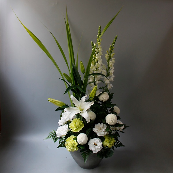 お供えアレンジ【若草】「フローリスト彩花」｜【イーフローラ