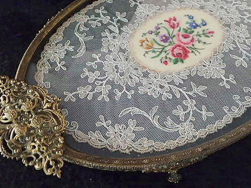 プティポワンとレースのガラストレイ - 薔薇と天使のアンティーク