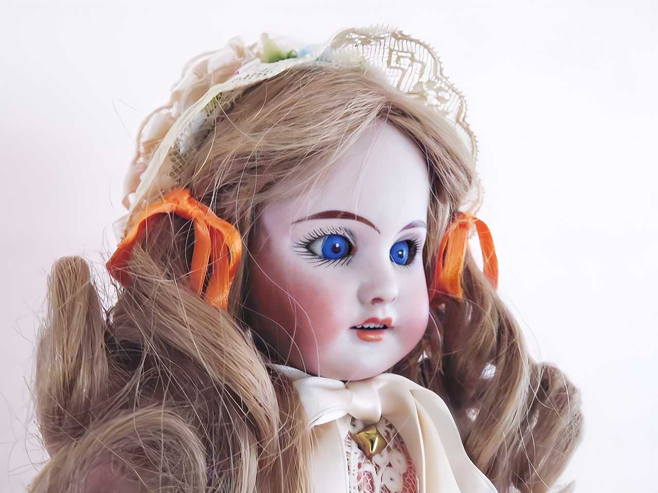 ゲブリューダー キューレンツ工房 美少女ビスクドール - 薔薇と天使の