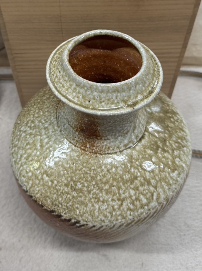 島岡達三 灰被象嵌縄文壺 島岡達三 灰被象嵌縄文壺 灰被縄文象嵌壺