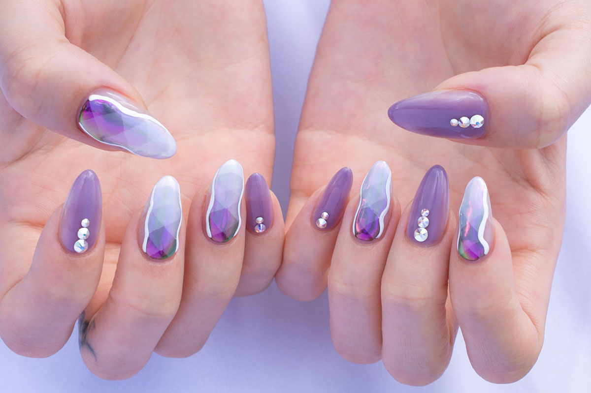 ネイリストに美容師免許は必要？取得するメリットや方法とは？ - 黒崎