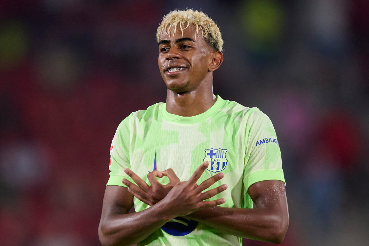 鮮やかなカットインから圧巻の一撃！バルセロナFWヤマルのゴールが凄