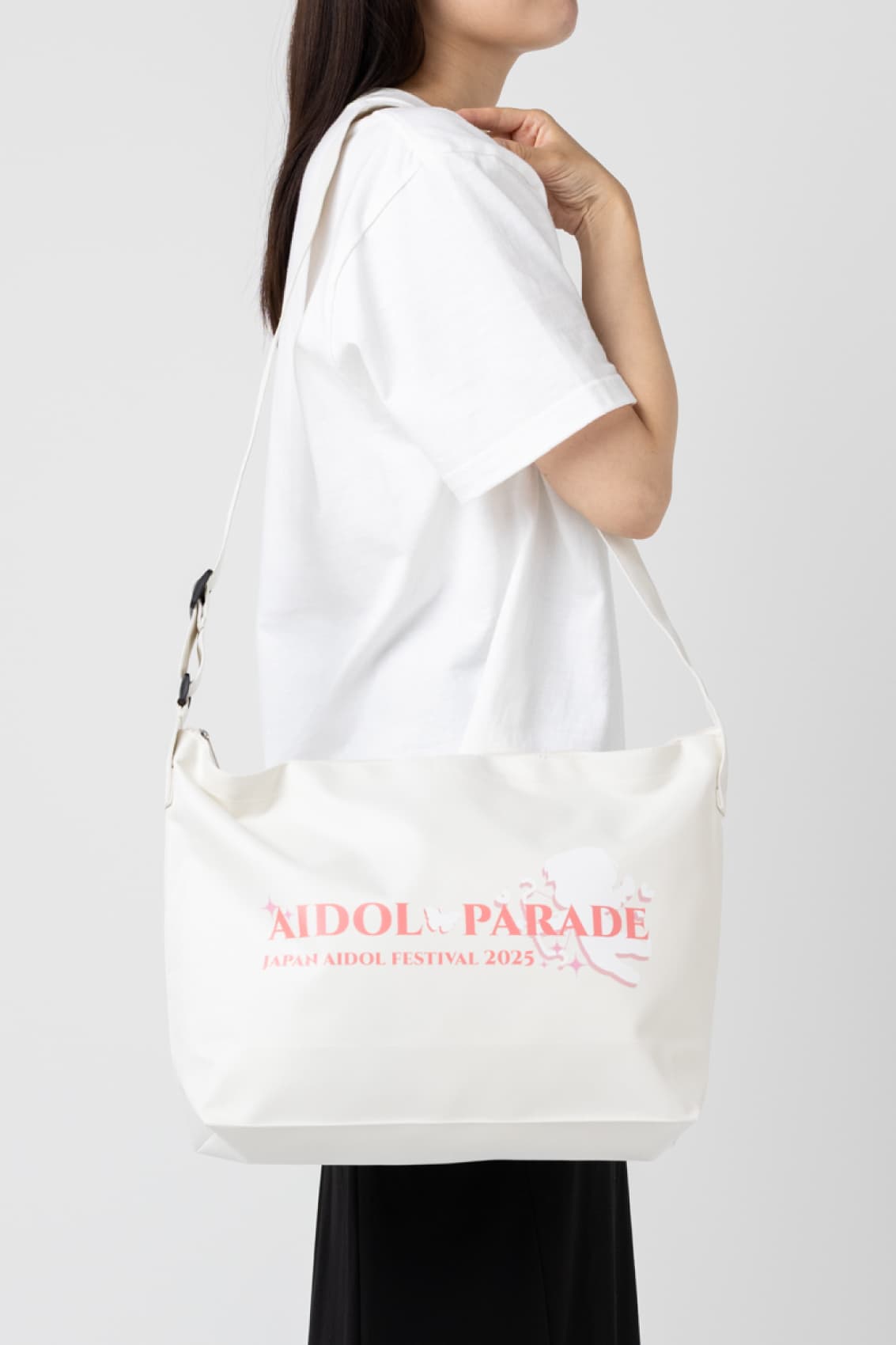 オリジナルショルダーバッグにプリント・刺繍でノベルティ激安作製