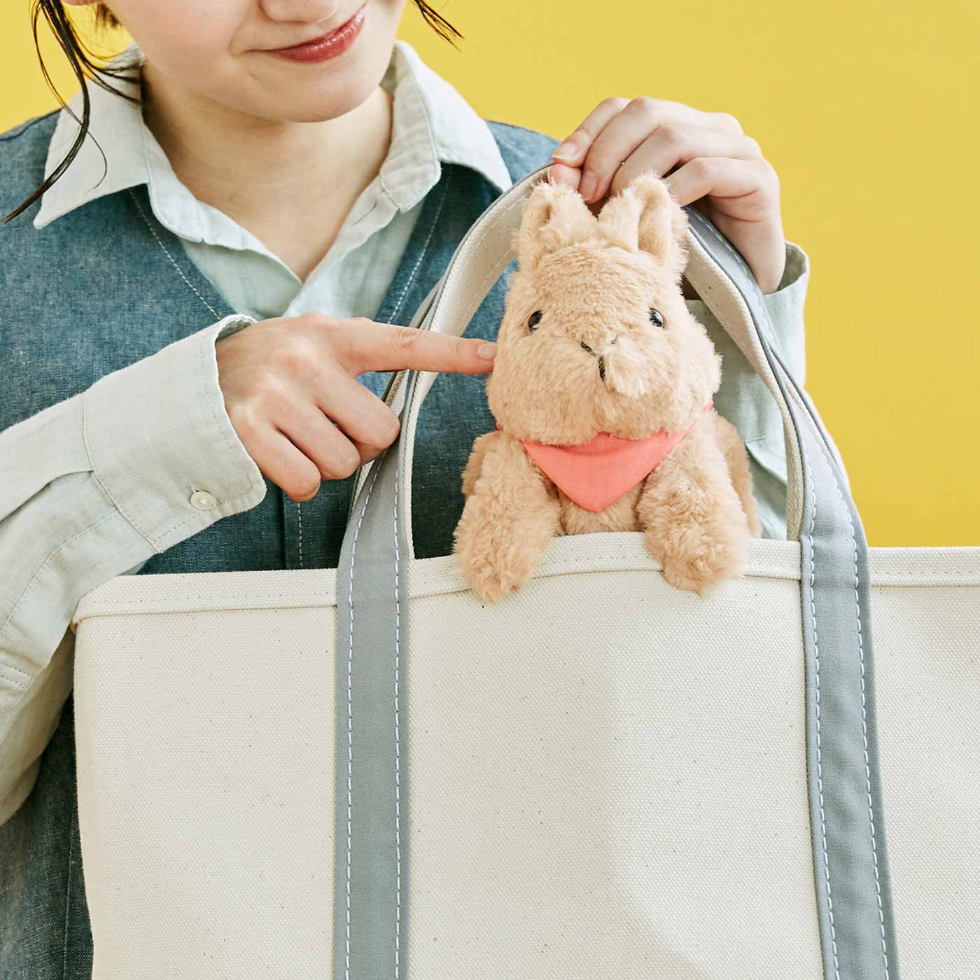 バッグからひょっこり もふもふうさぎポーチ│YOU+MORE！│フェリシモ