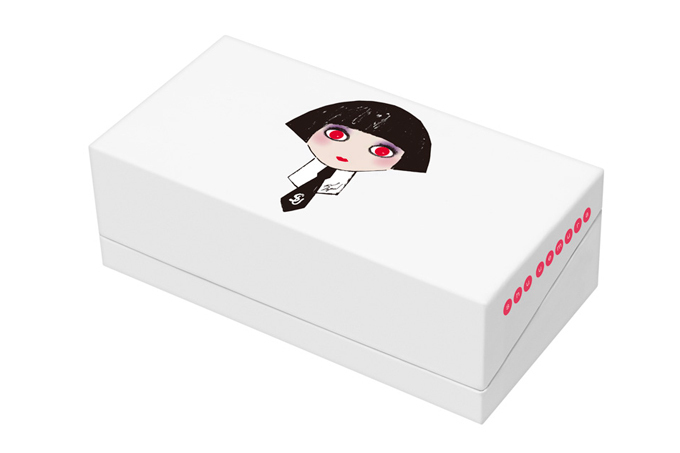 シュウ ウエムラ×カール・ラガーフェルド、限定クリスマスキットなど