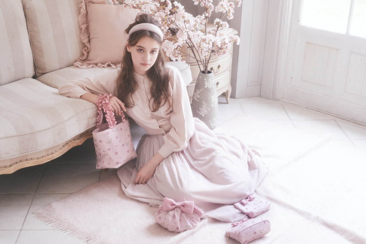 メゾン ド フルール“桜の花びら”刺繍トートバッグ、チュール生地