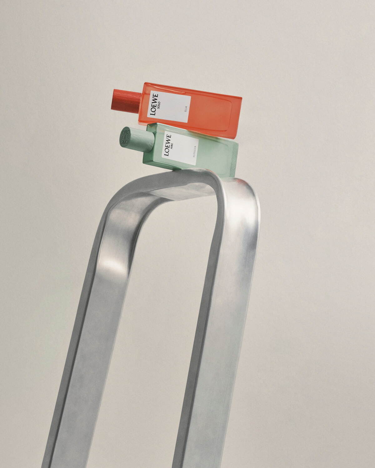 ロエベ フレグランスの限定香水セット、“組み合わせて楽しむ”2つの