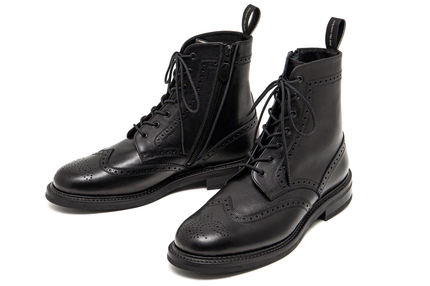 フット・ザ・コーチャーの新作サイドジップブーツ、フルブローグ仕様や