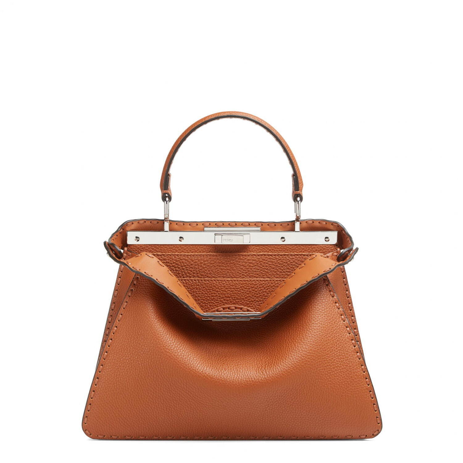 フェンディの“ステッチ”際立つアイコンバッグ「ピーカブー」新色