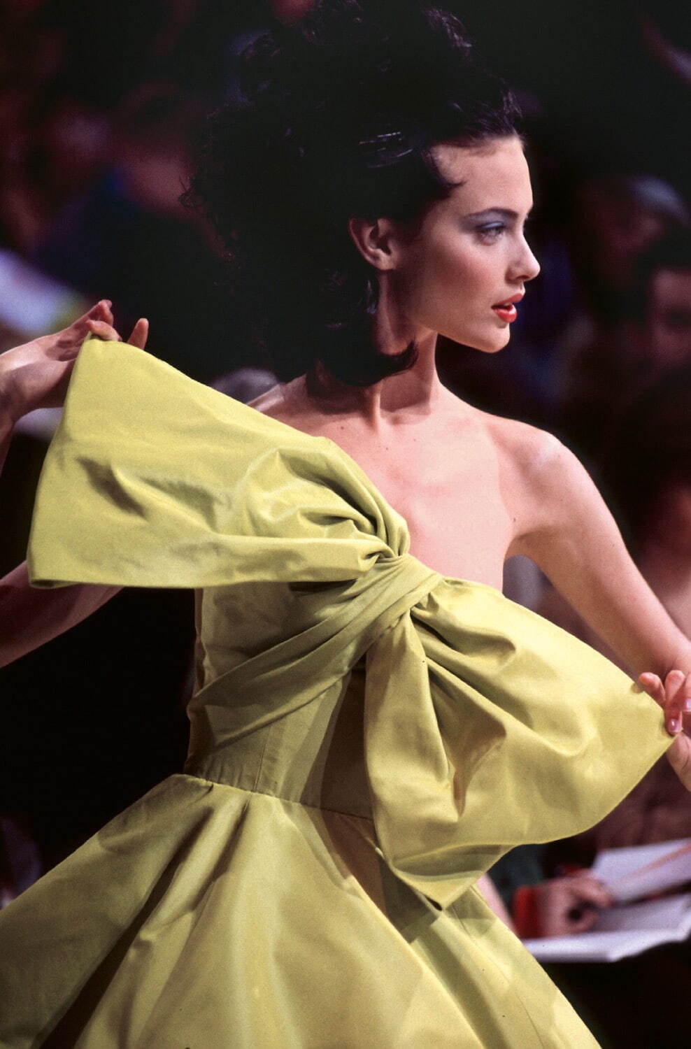 ジバンシィの歴史をたどる初のモノグラフ『ジバンシィ キャット