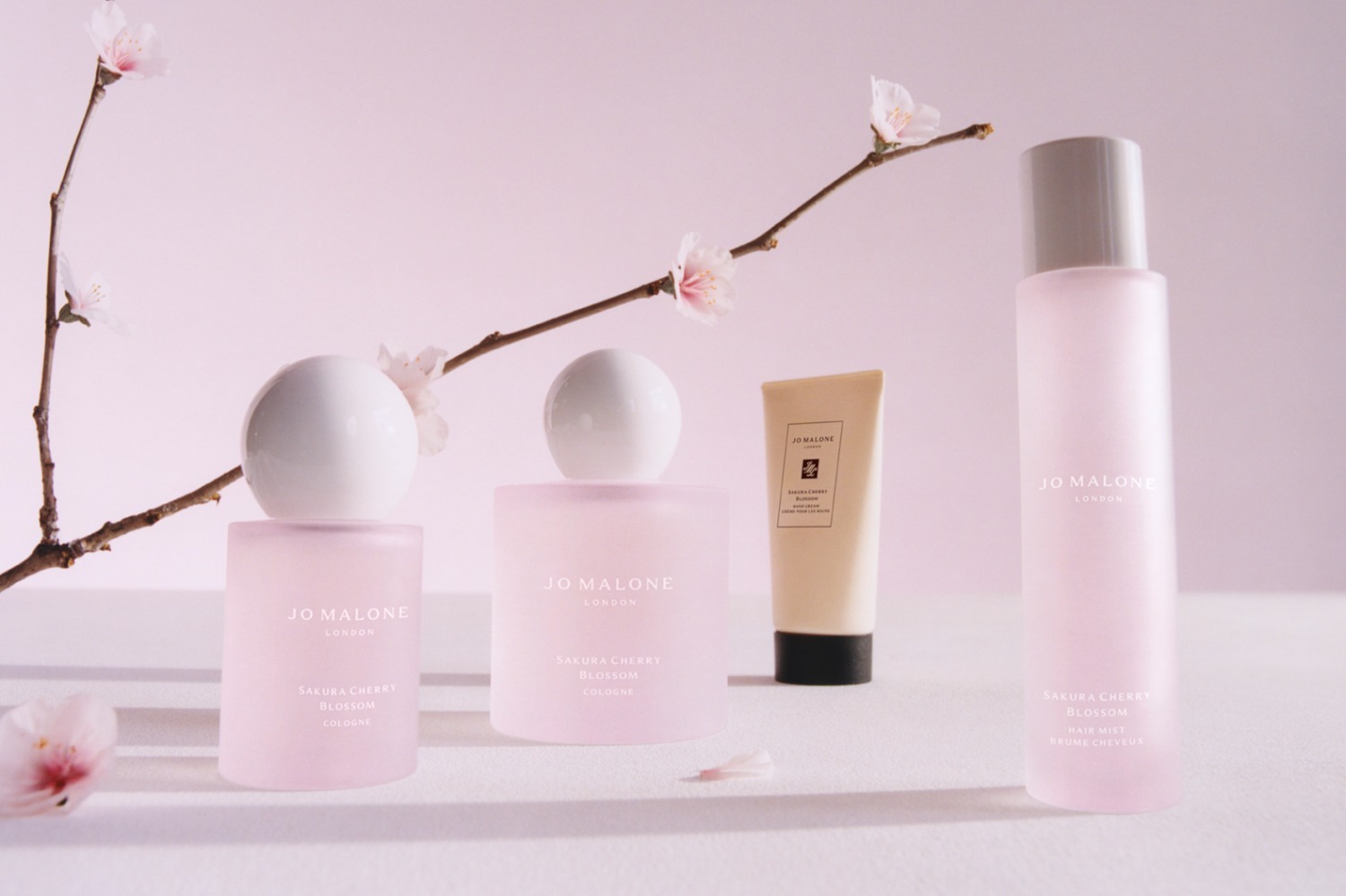 ジョー マローン ロンドン“桜香る”24年春フレグランス、花びらピンク