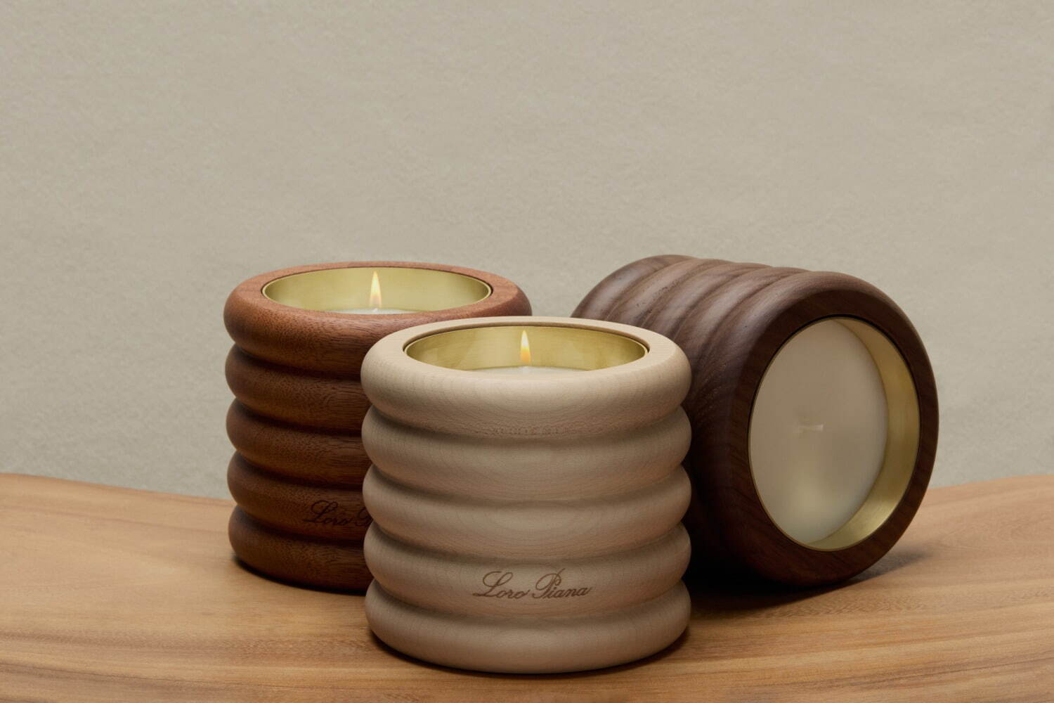 ロロ・ピアーナから“ファブリックの触感”着想アロマキャンドル、濃厚