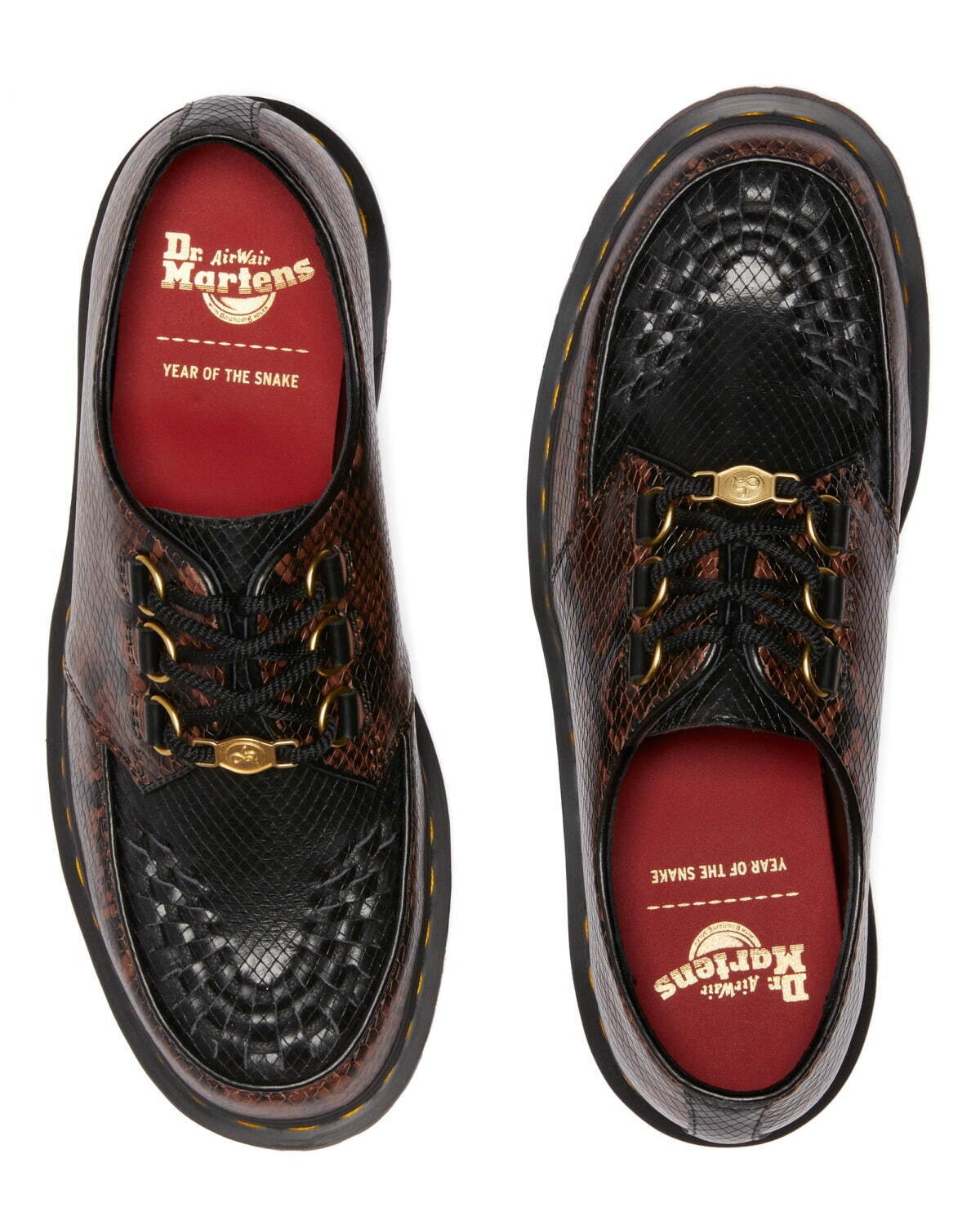 ドクターマーチン「蛇」モチーフの限定8ホールブーツ、“鱗風”レザー