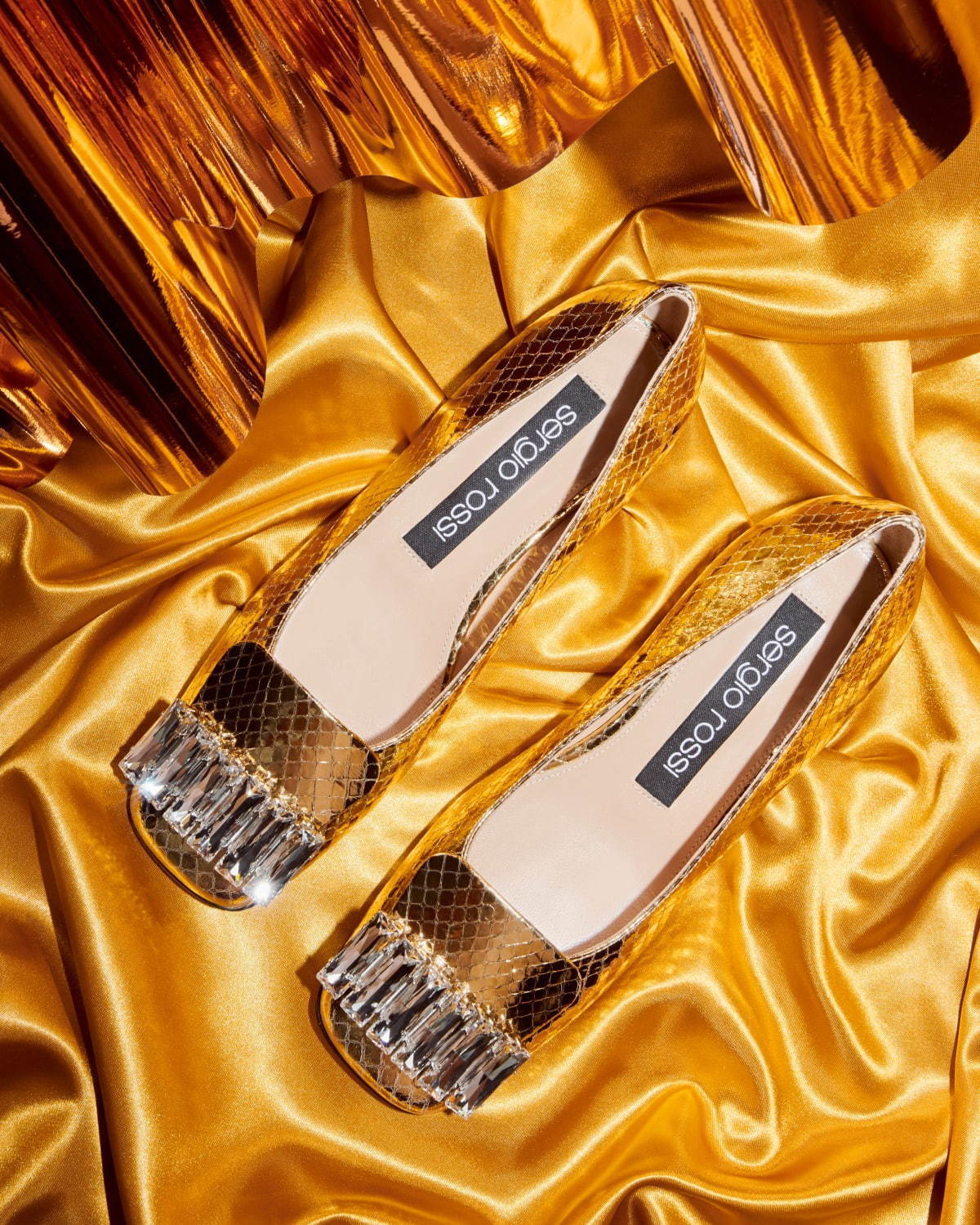 セルジオ ロッシの新作シューズ - “ゴールド”で彩ったパンプスや