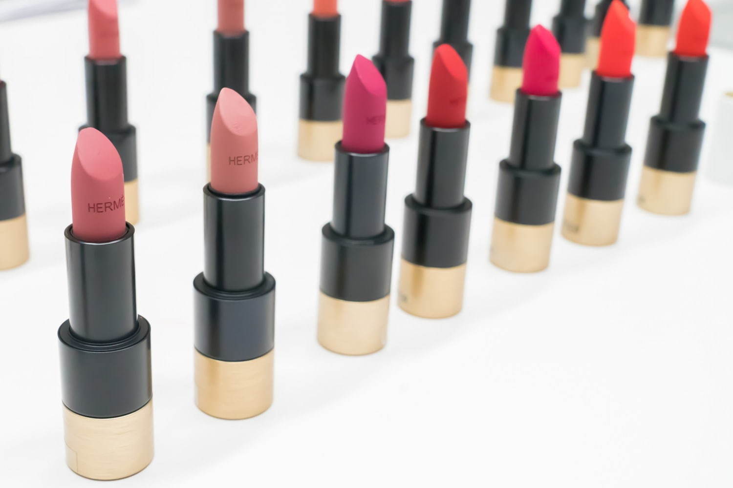 エルメス初のリップ〈ルージュ・エルメス〉特集、“バッグ＆オレンジ