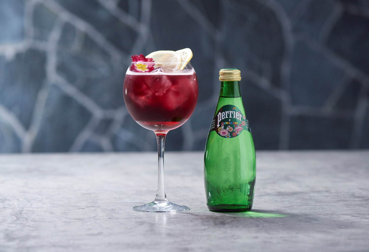 ペリエ」村上隆デザインボトル、フラワーイラストを描いて - 渋谷