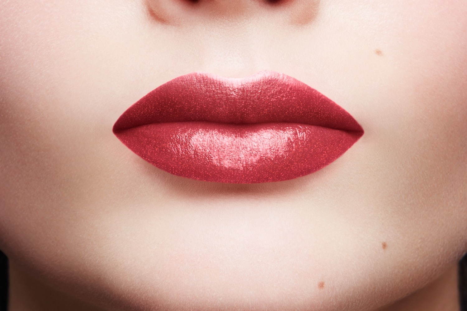 ロレアル パリの2020年クリスマスコスメ、上品サテンリップに“繊細