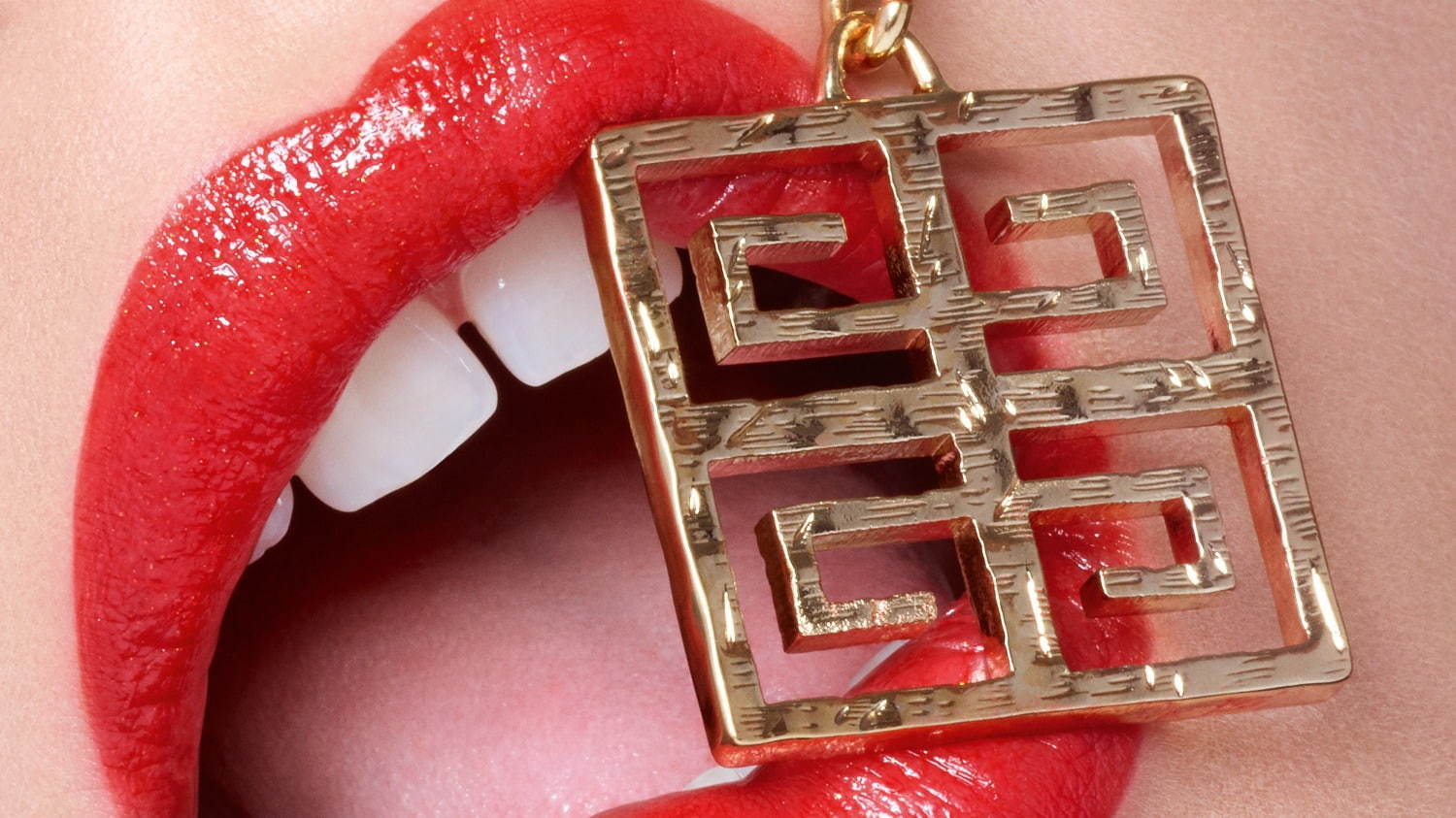 ジバンシイ「禁断のリップスティック」理想の潤い・発色・ツヤが1日中