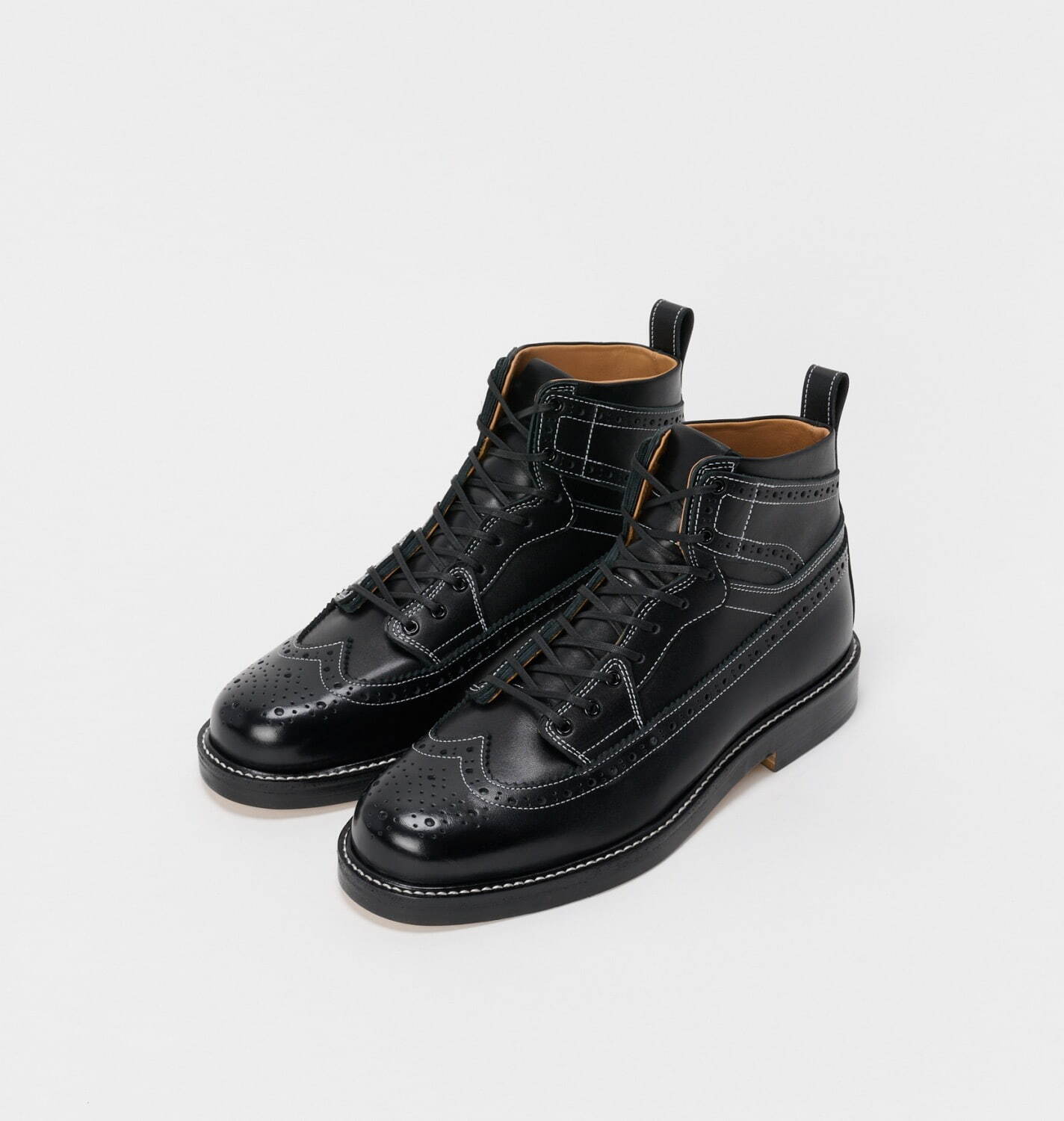 エンダースキーマの新作シューズ、スニーカーの要素を融合したドレス