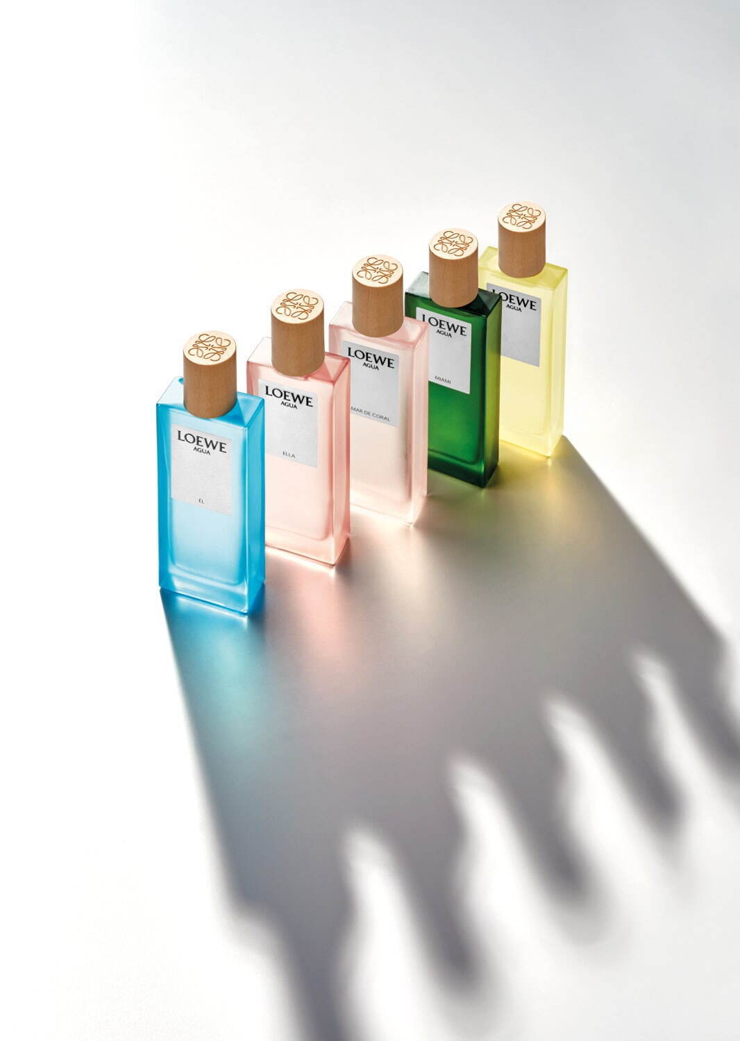 ロエベの香水「ボタニカルレインボー」地中海の夕陽や水の煌めきから