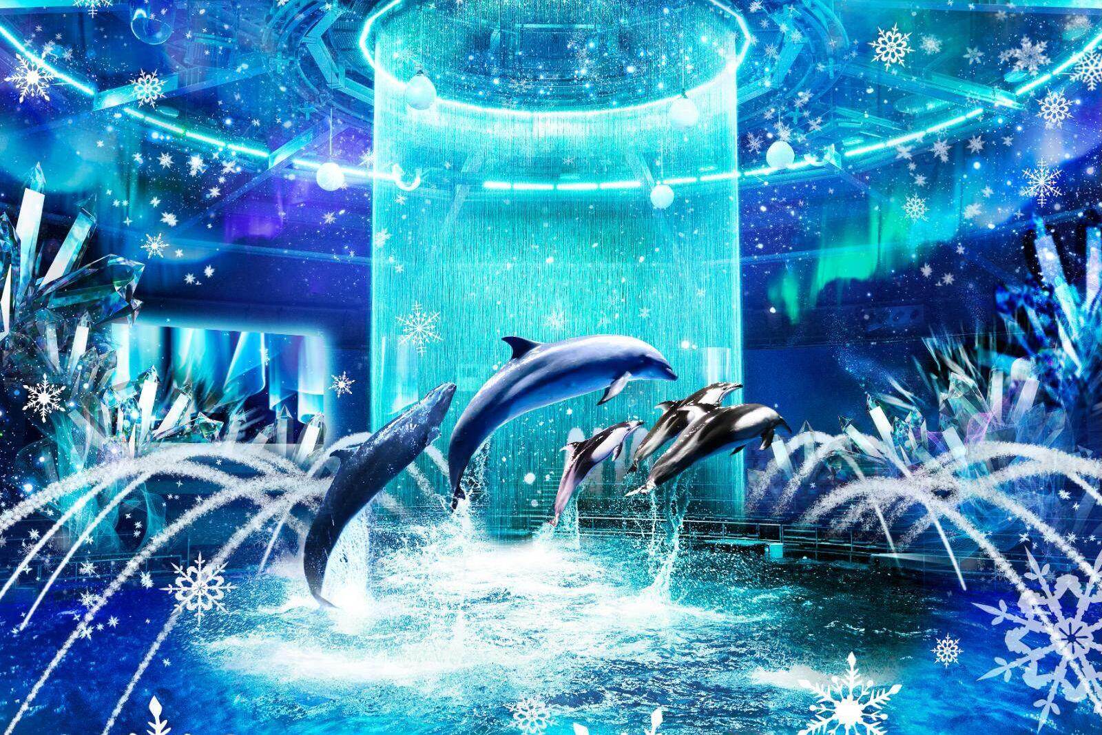 KAWS×MoMAの「BFF」フィギュアが再販、高さ8mの彫刻作品を約33cmに