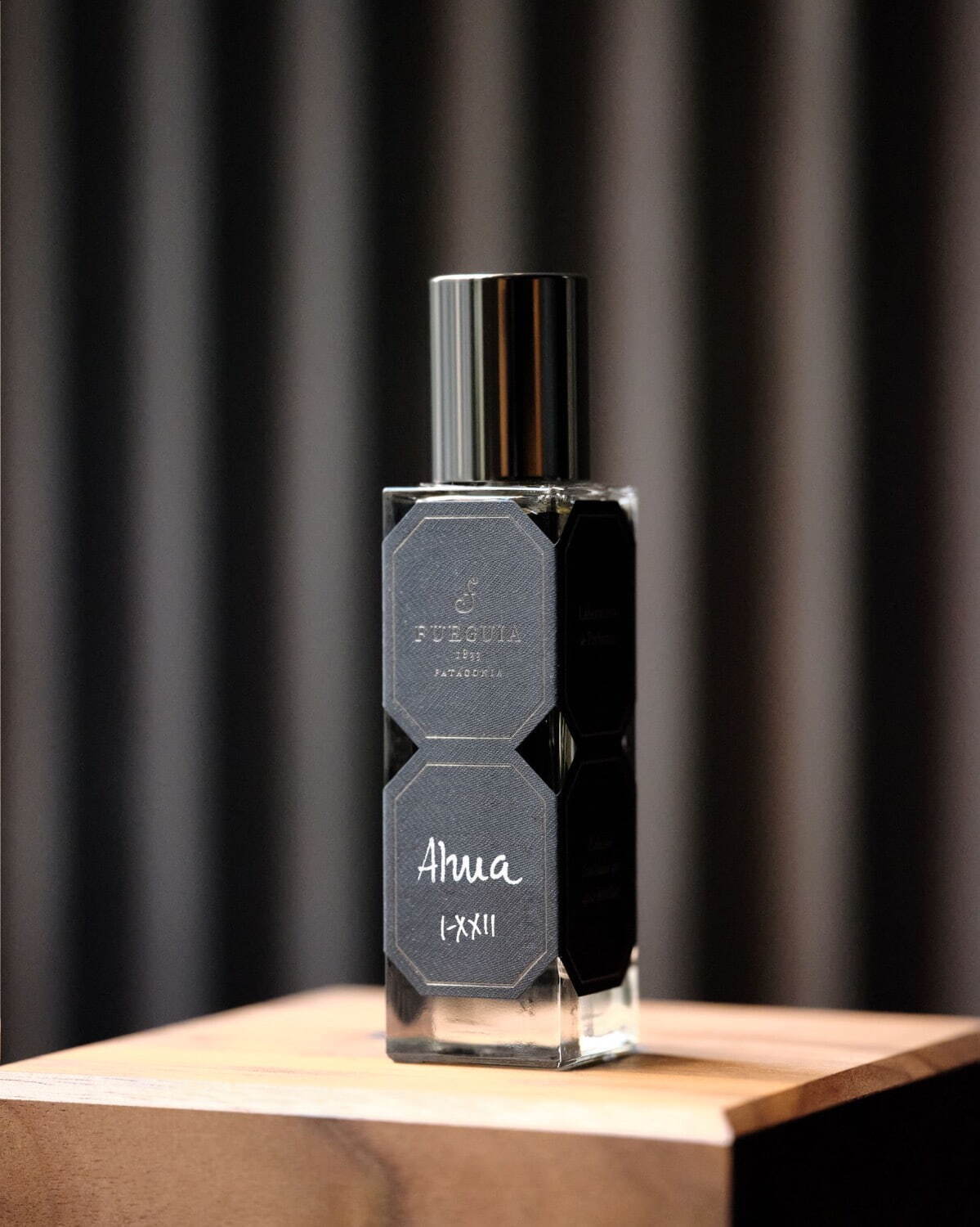 フエギア 1833、青春に着想した新作フレグランス - 儚くも繊細な