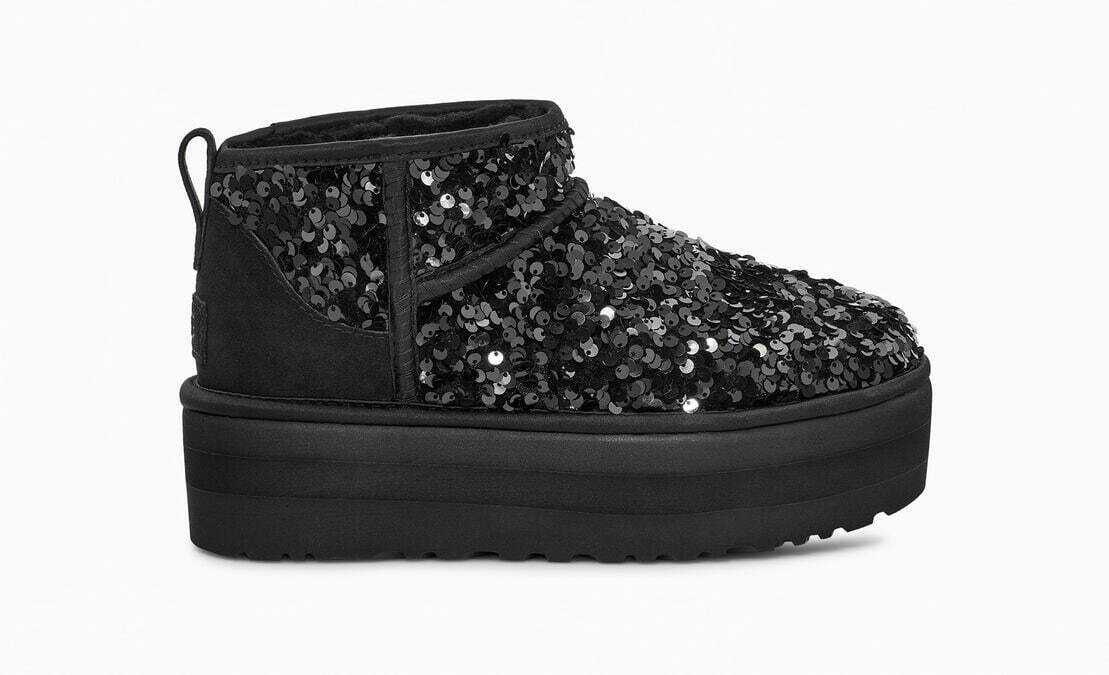 UGGの22年クリスマスシューズ、スパンコール煌めく”厚底”ブーツ