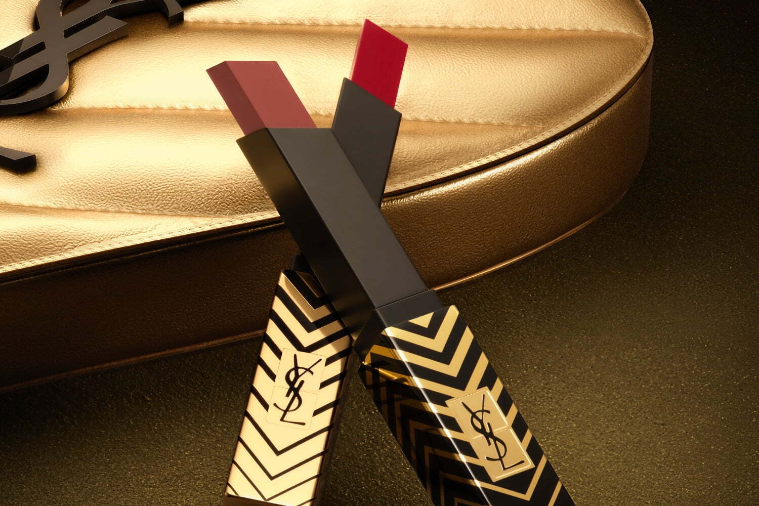 イヴ・サンローラン24年新春コスメ、名品クッションファンデに