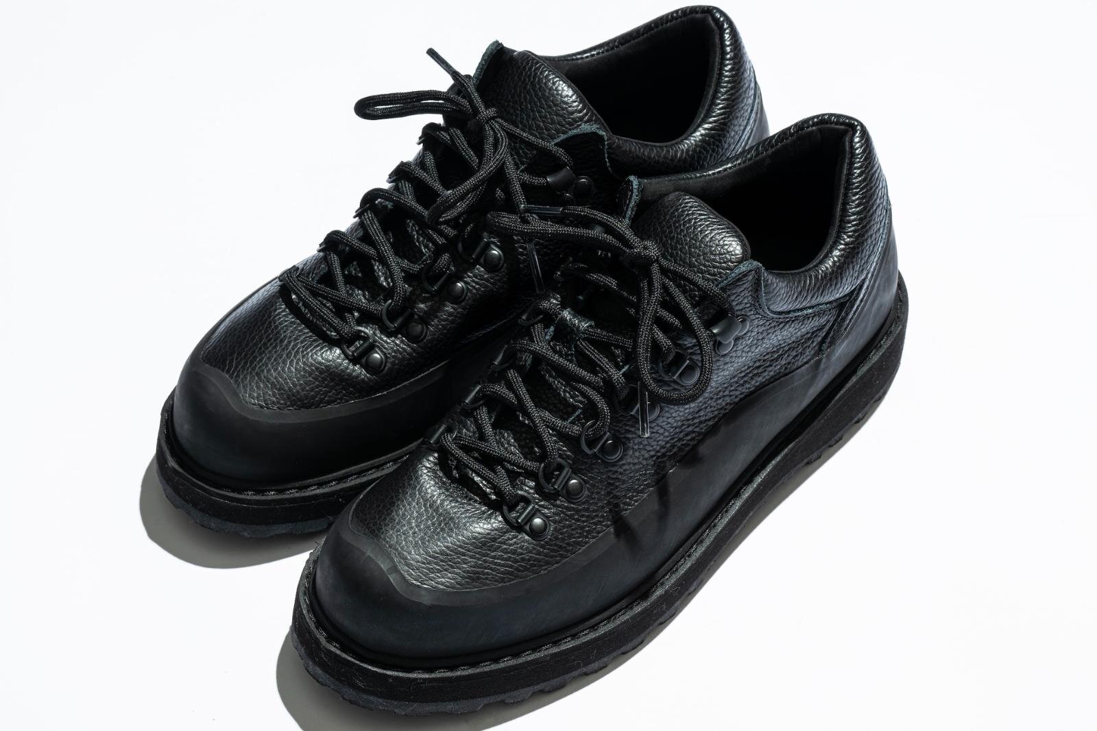 ジバンシィ×オニツカタイガーのスニーカー「メキシコ 66 GDX」ロゴと